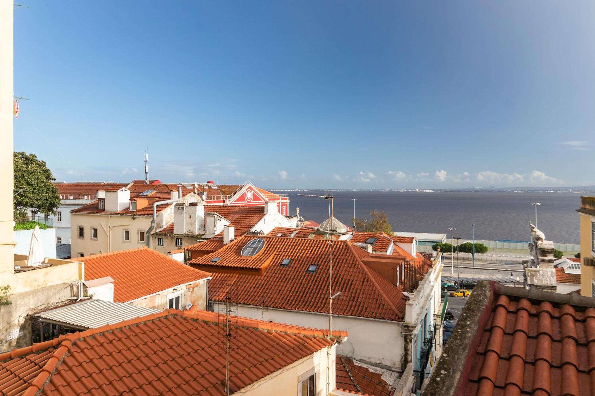 Delightful & Quirky With River Views Lisbon Bagian luar foto