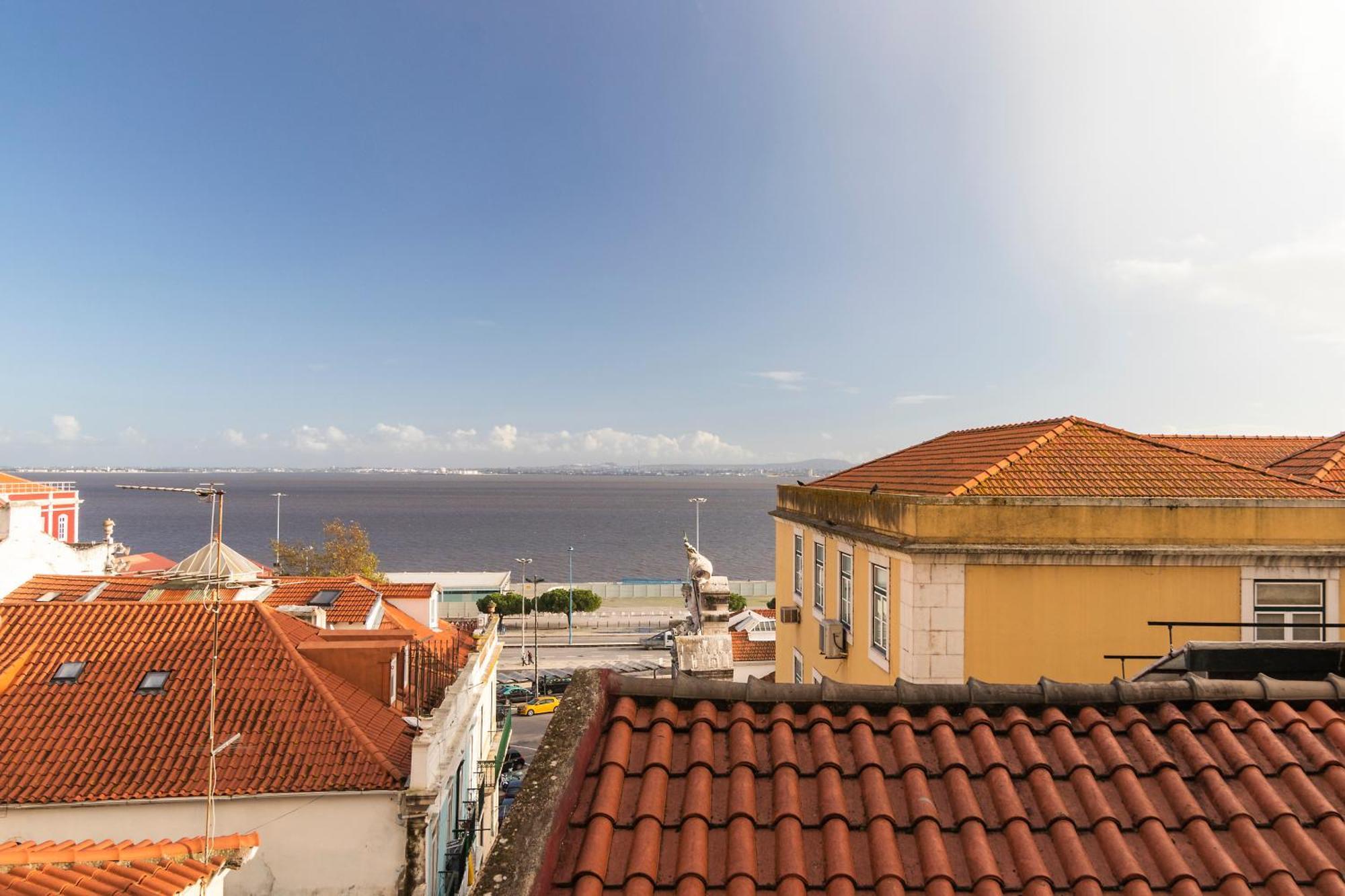 Delightful & Quirky With River Views Lisbon Bagian luar foto